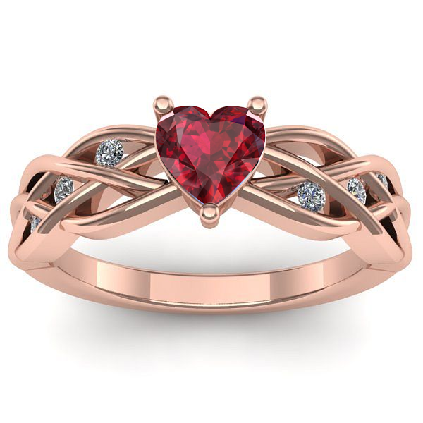 Inel cu rubin inima