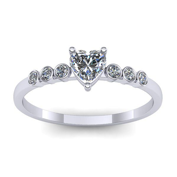 Inel cu safir alb inima