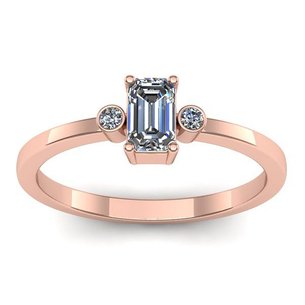 Inel de logodna cu diamant emerald cut